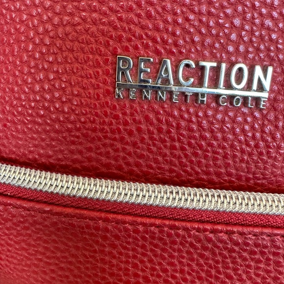 Kenneth Cole reaction file crossbody - Picture 9 of 13